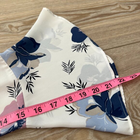 🌼Ann Taylor Floral Blouse Beautiful Navy Lilac & Light Blue Print Boatne… - Picture 7 of 9